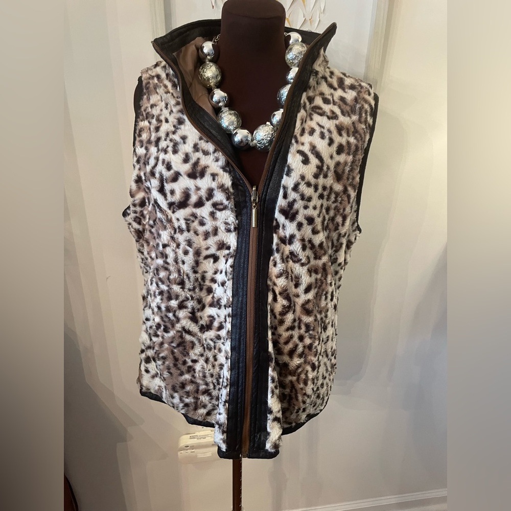 Boutique Reversible Leopard Print Fur Vest Size XL